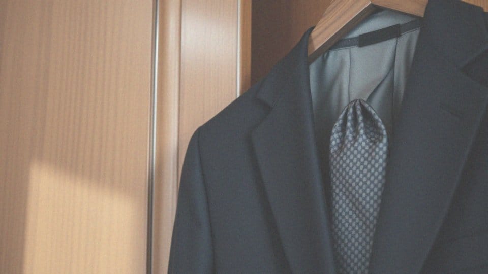 Dlaczego warto mieć spinkę do krawata w swojej garderobie?